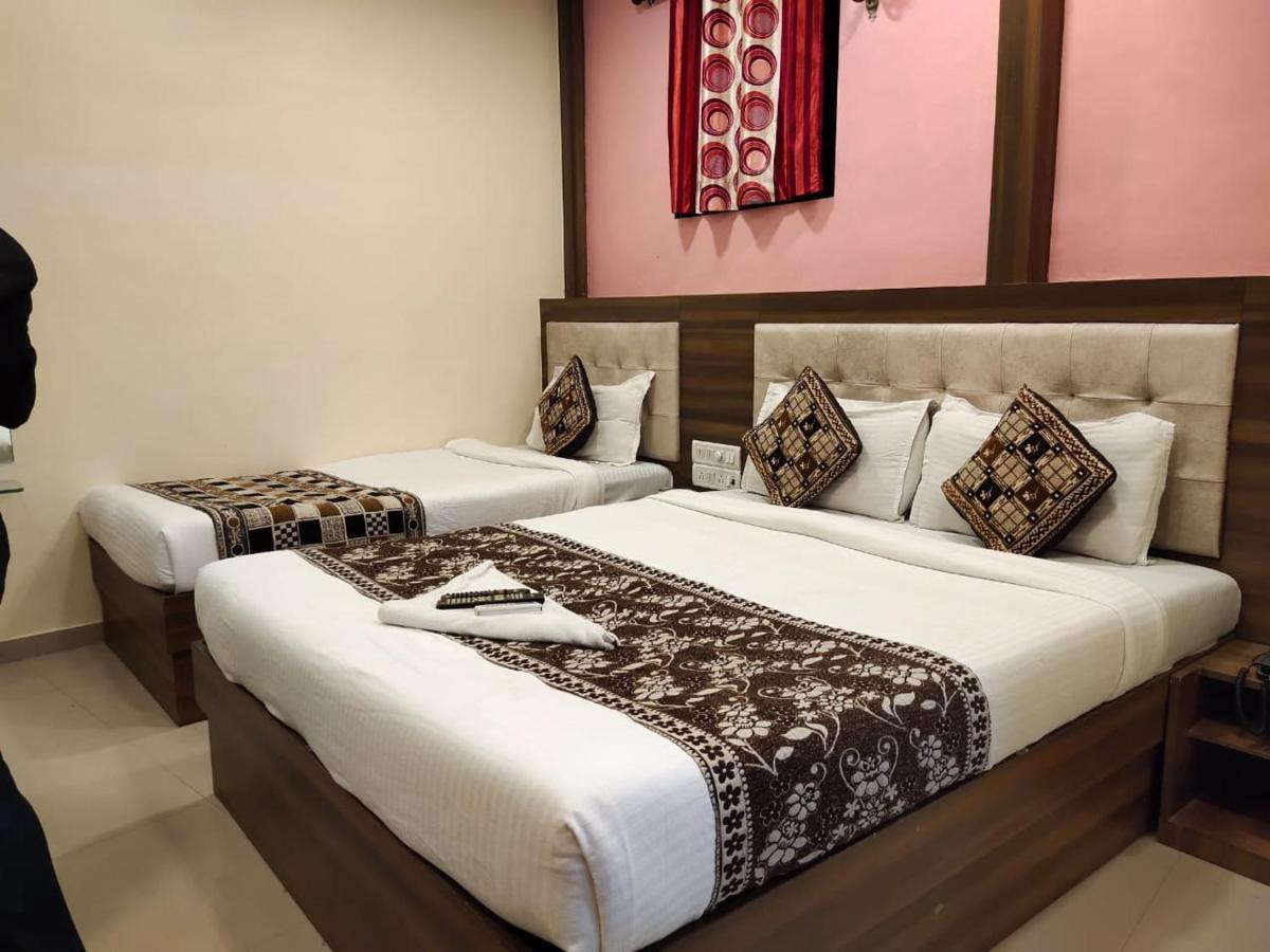 Hotel Golden Galaxy Мумбаи Экстерьер фото