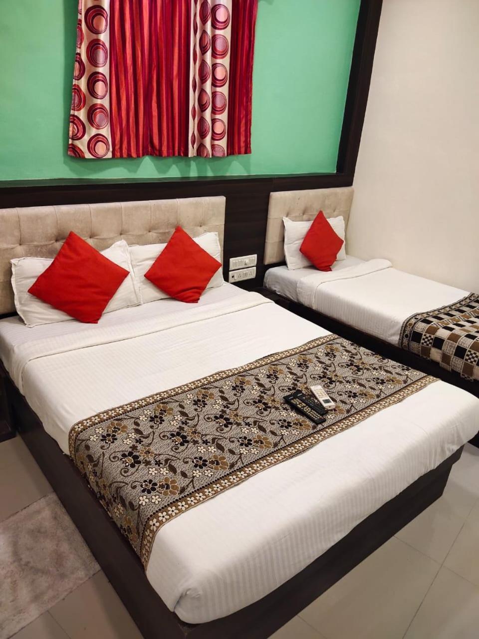 Hotel Golden Galaxy Мумбаи Экстерьер фото