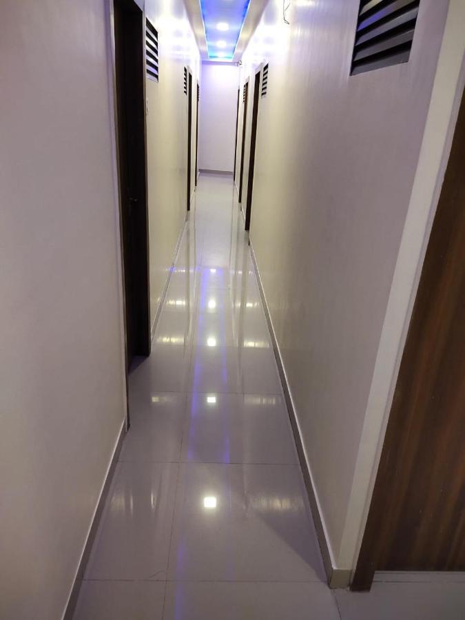 Hotel Golden Galaxy Мумбаи Экстерьер фото